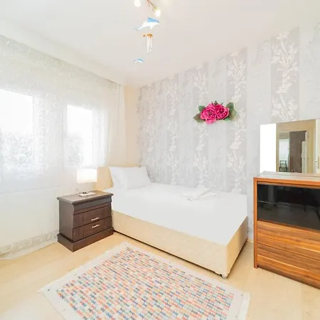 Flat With Balcony 3 Min To Konyaalti Antalya