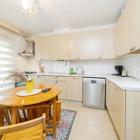 Flat With Balcony 3 Min To Konyaalti Apartment *